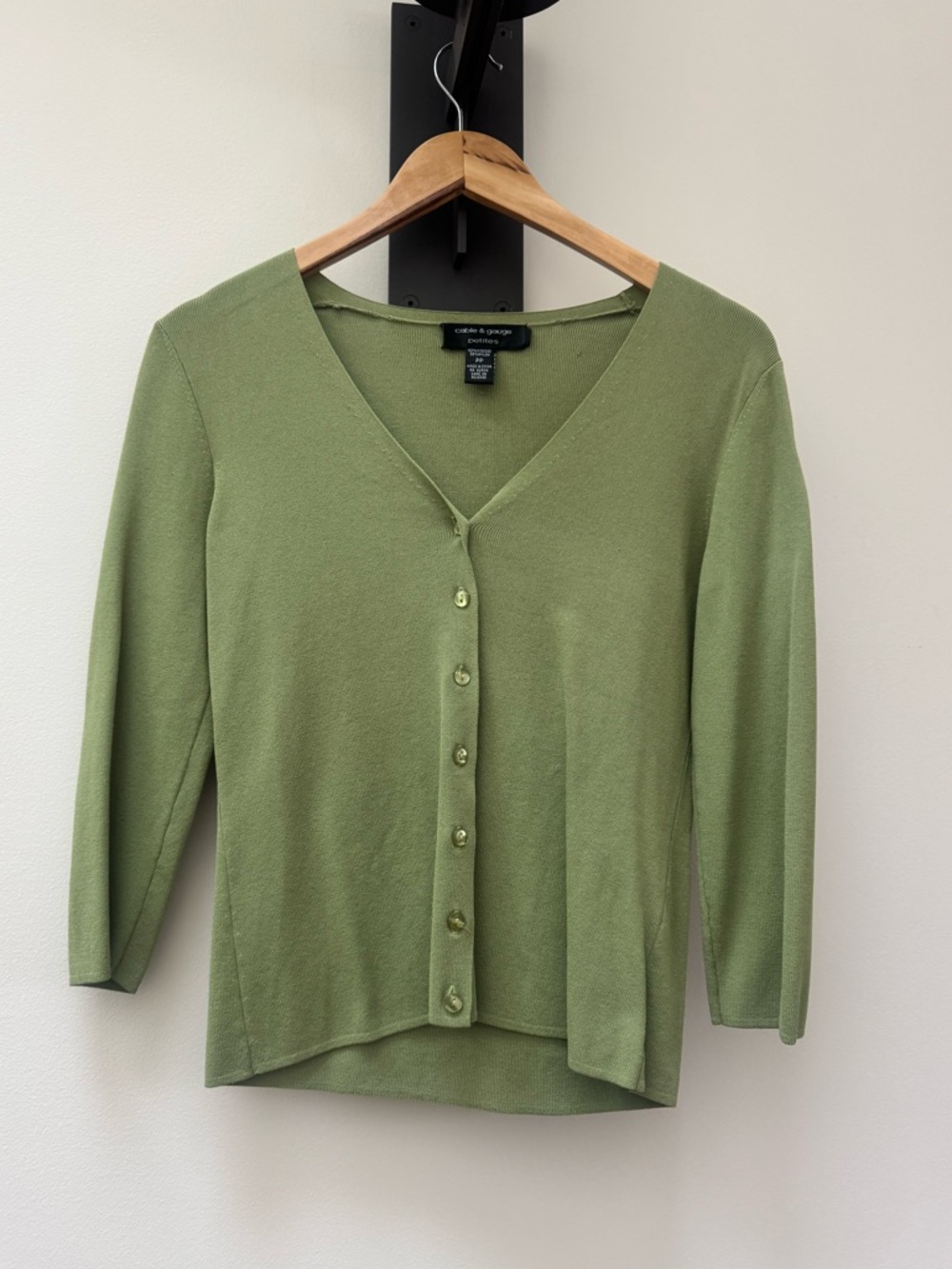 Vintage cardigan - Cable & Gauge Olive Green V-Neck Button Cardigan